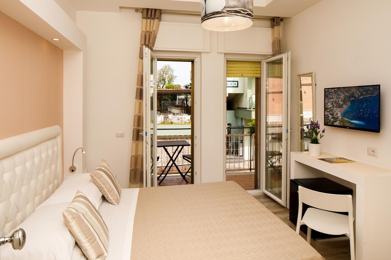 Sorrento Comfort Rooms Con Piscina Exterior photo