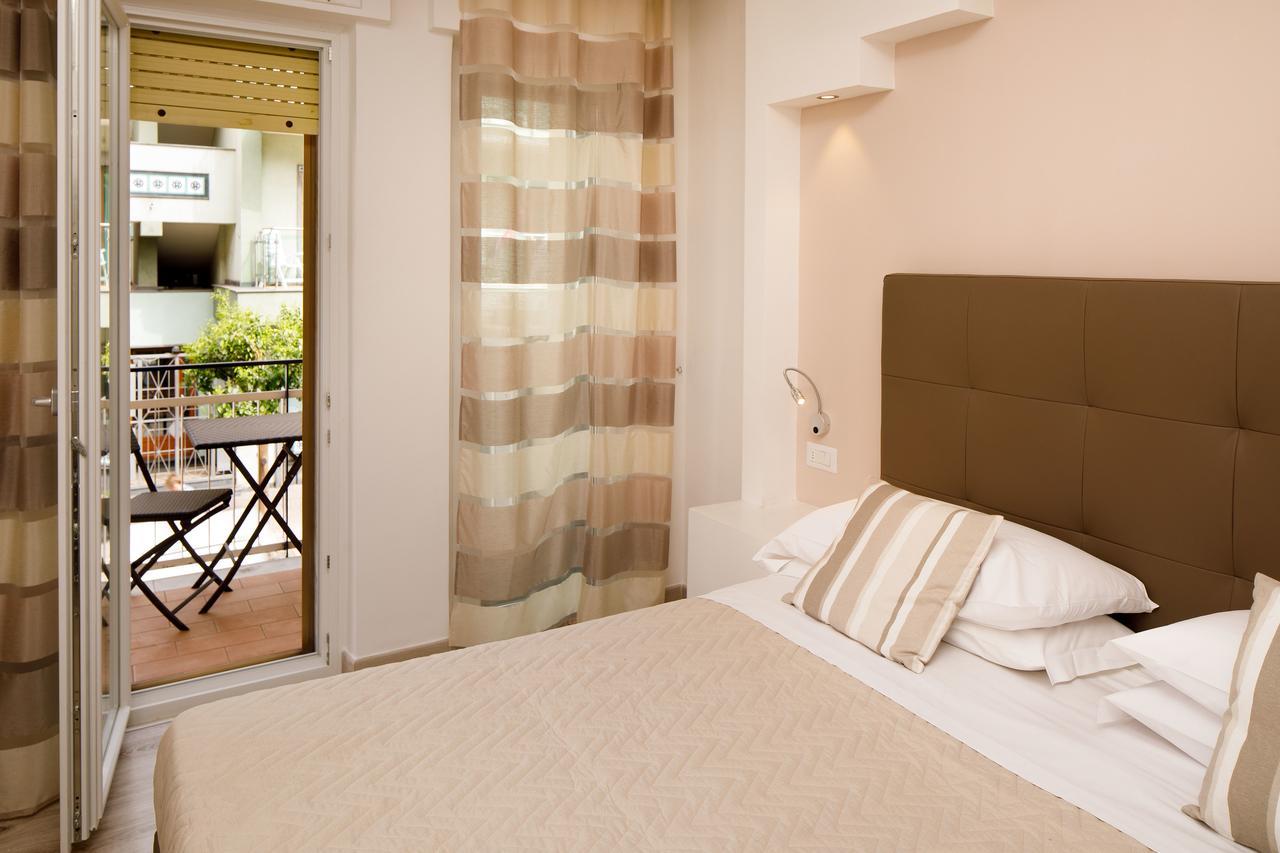 Sorrento Comfort Rooms Con Piscina Exterior photo