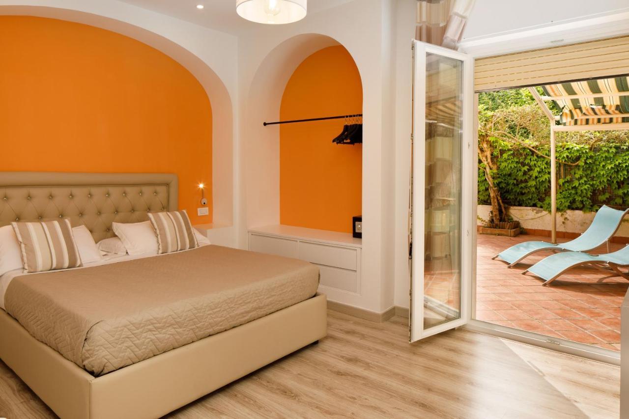 Sorrento Comfort Rooms Con Piscina Exterior photo