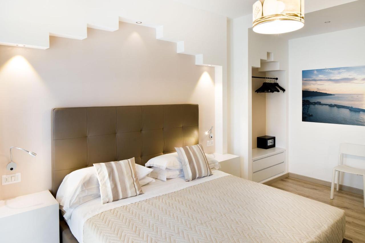 Sorrento Comfort Rooms Con Piscina Exterior photo